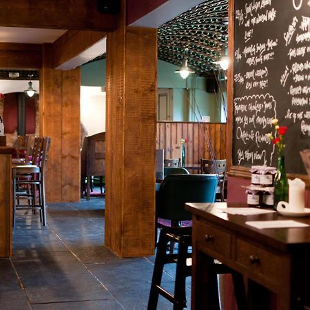 Oak Inn Upton Snodsbury Exterior photo